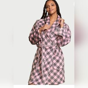 VICTORIA SECRET Short Cozy Robe. Black Pink Print. Size XS/S